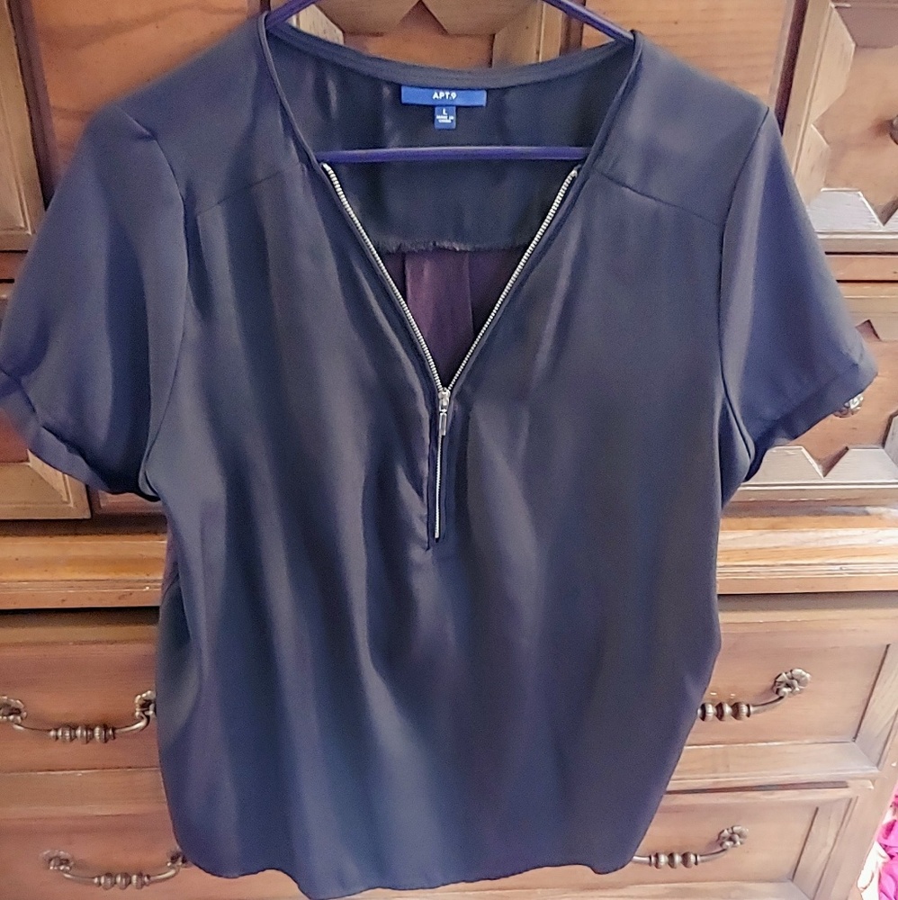 Woman's Apt 9 blouse